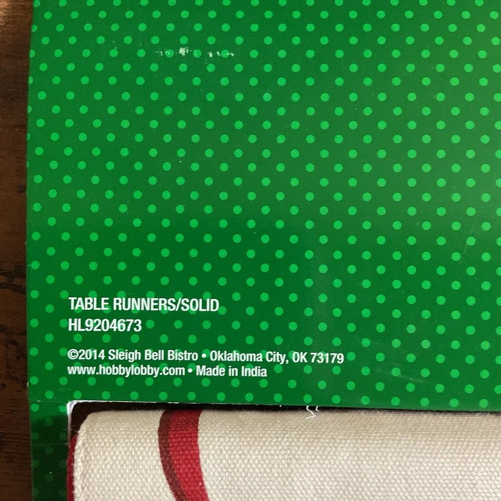 New Table Runner Sleighbell Bistro (13in‎ X 72in) Off White Red Green Bow
